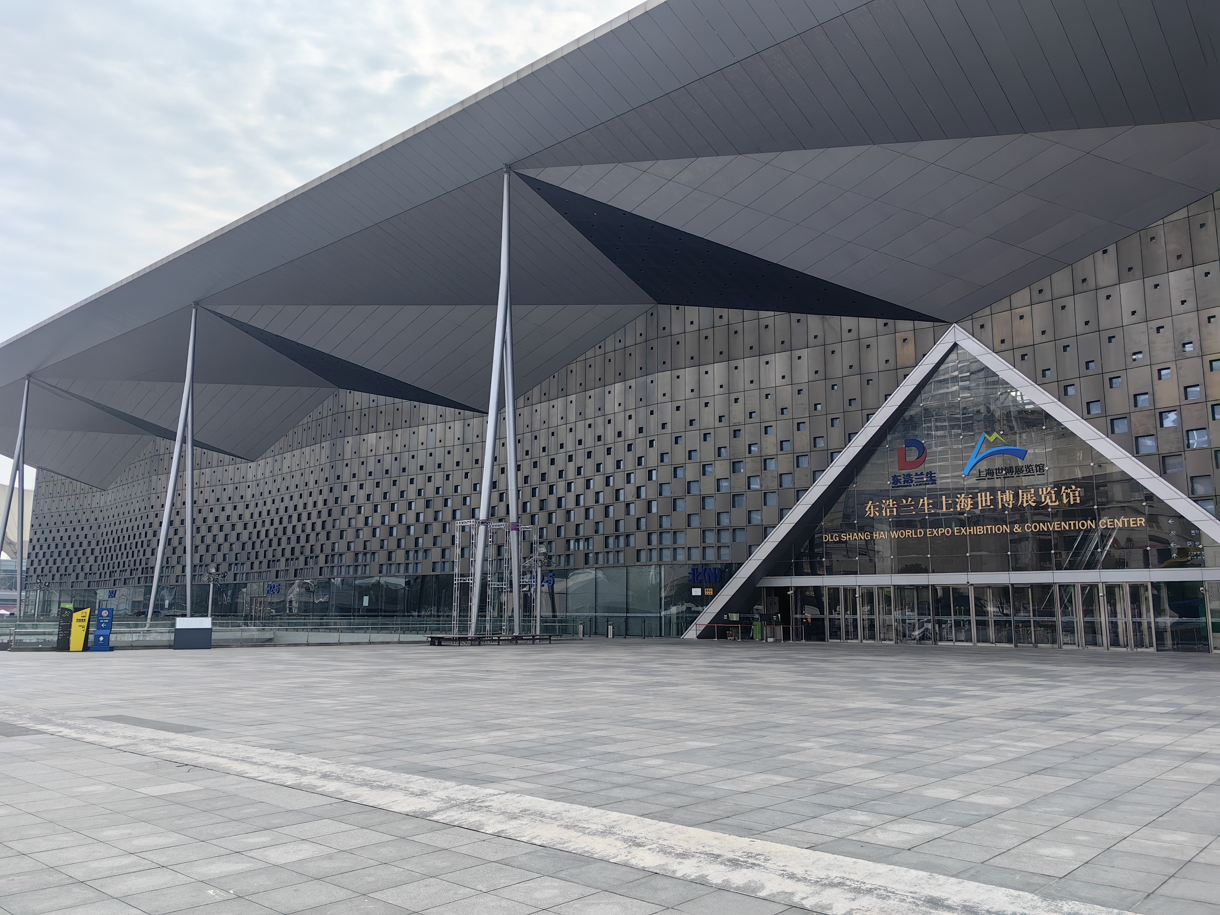 东浩兰生上海世博展览馆.jpg